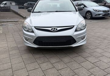 Hyundai i30 159.000 km 3.499 &euro; kiel 24148