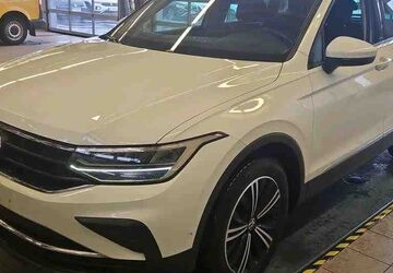 VW Tiguan 49.595 km 26.990 &euro; Kiel 24159
