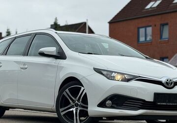 Toyota Auris 212.000 km 6.599 &euro; Kiel OT Suchsdorf 24107